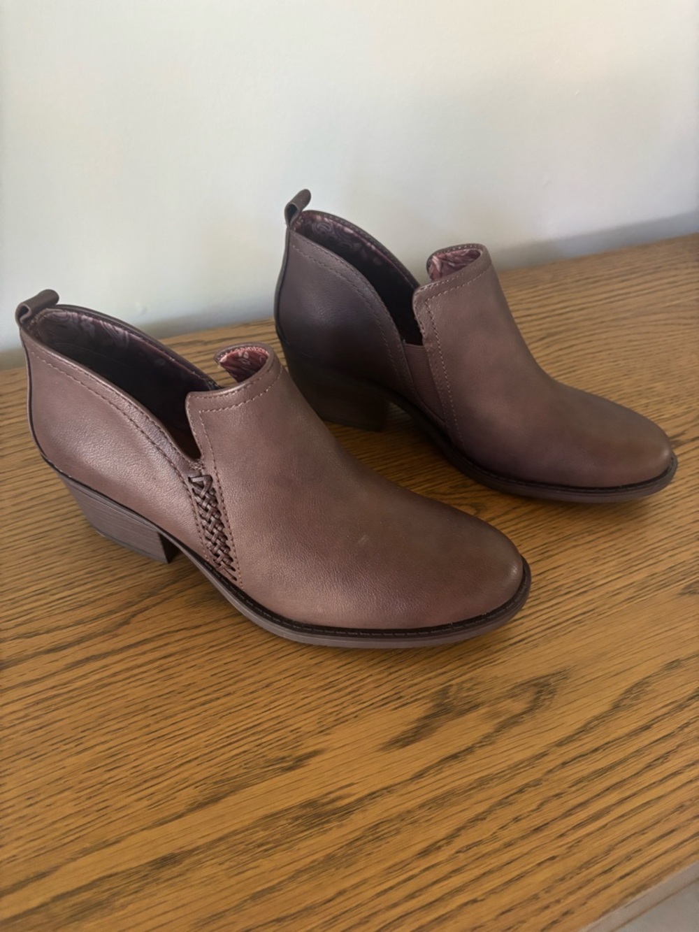 Baretraps Women’s Brown Boots SZ 10 Brand New